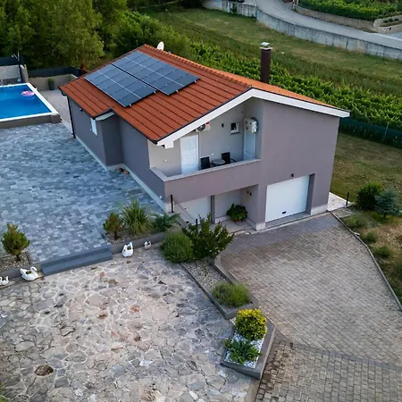 Vakantiehuis Luxurious In *