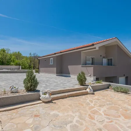 Luxurious Home In Drum