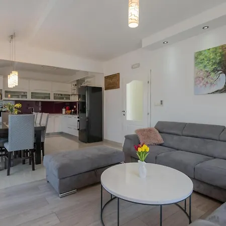 Vakantiehuis In With Outdoor Swimming Pool Drum